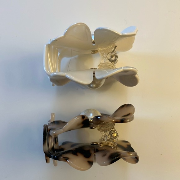J. Crew Factory Floral Hair Clips - Cream and Tortoise Shell Pair of 2 - Picture 7 of 8